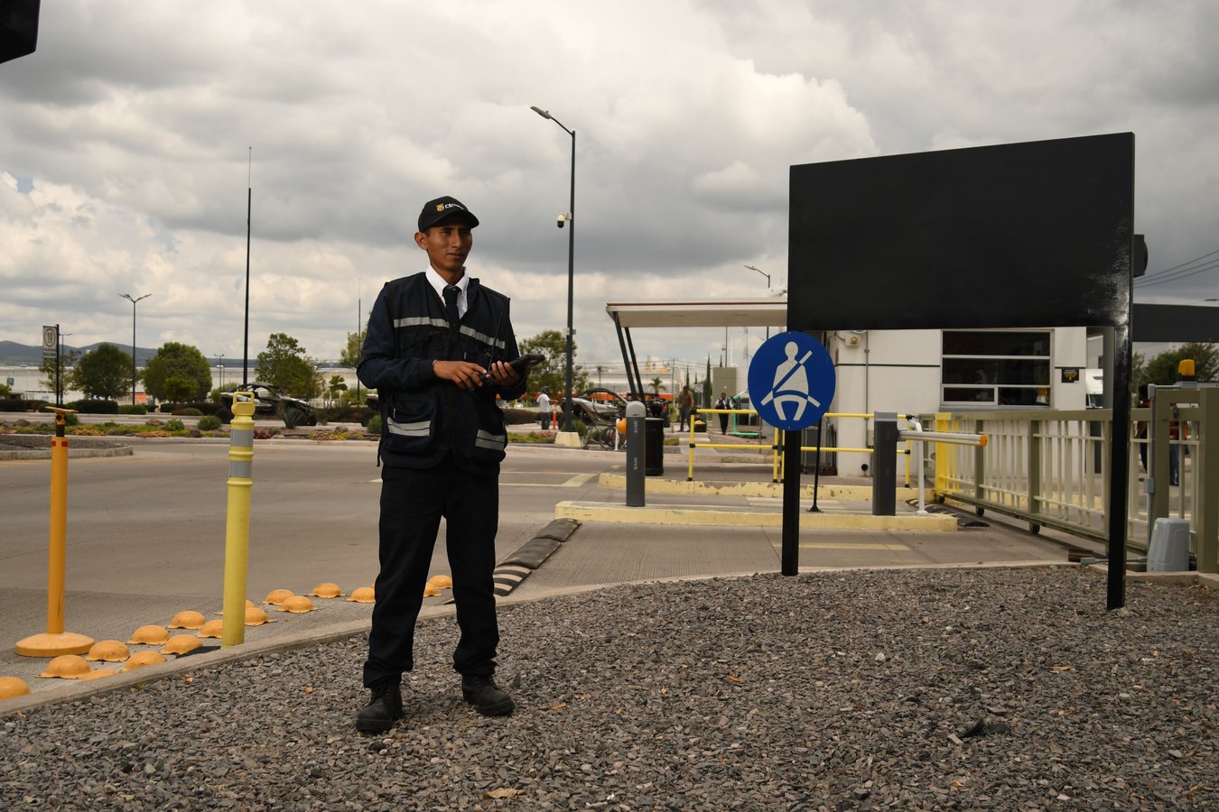 Guardia CSI Querétaro en acceso parque industrial
